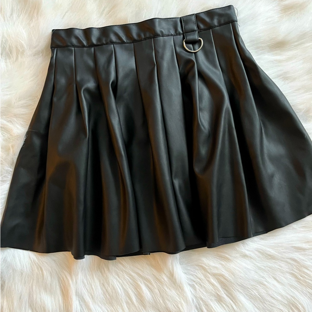 Pleaded FAUX Leather Black skirt